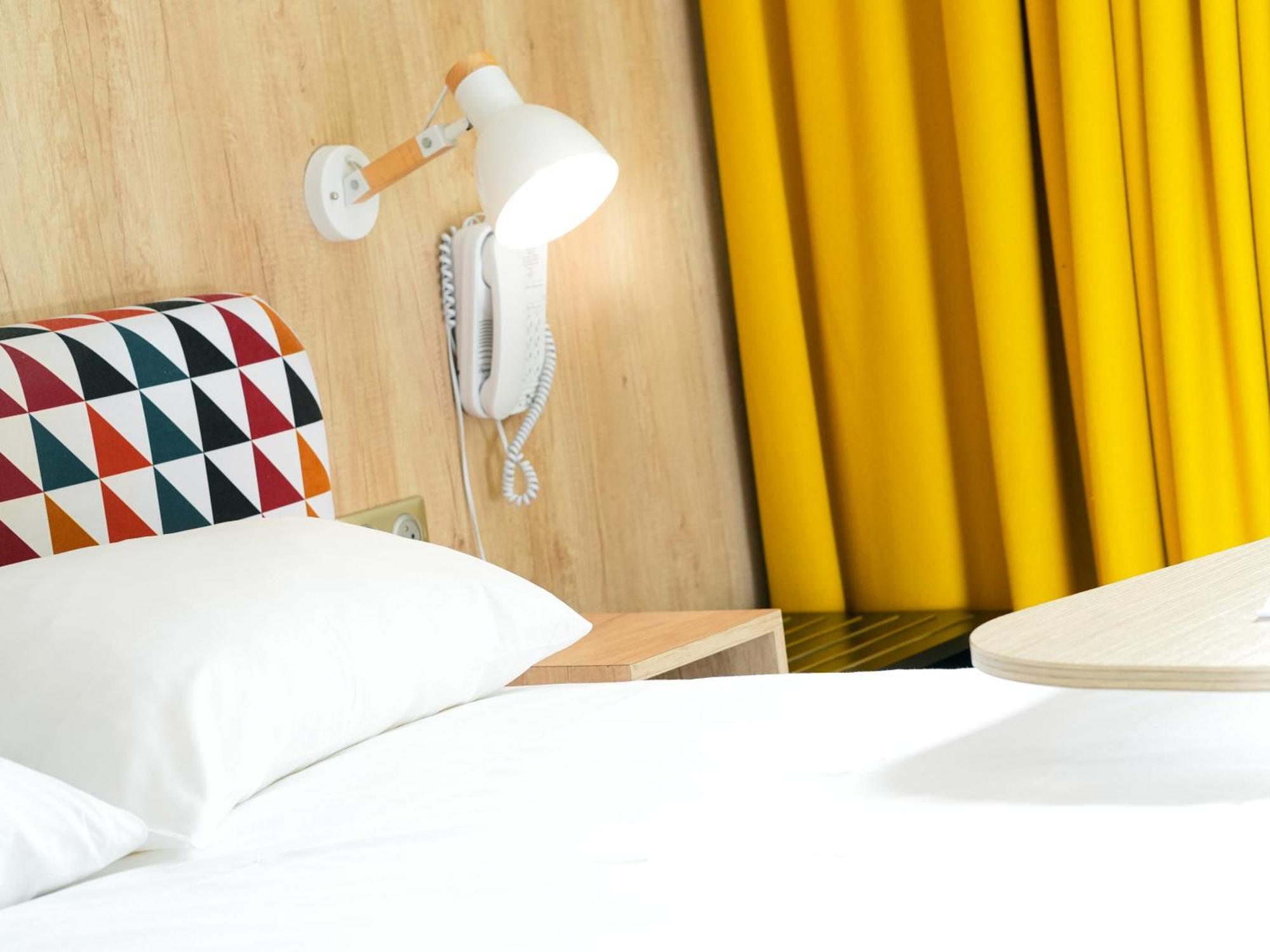 Ibis Styles Caen Centre Historique Hotel Exterior foto